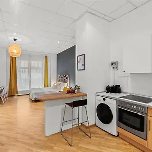 https://holiday-33-apartment-j-prenzlauerberg.find-berlin-hotels.com
