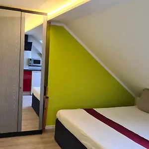 https://helles-apartment-in-berlin-mariendorf.find-berlin-hotels.com